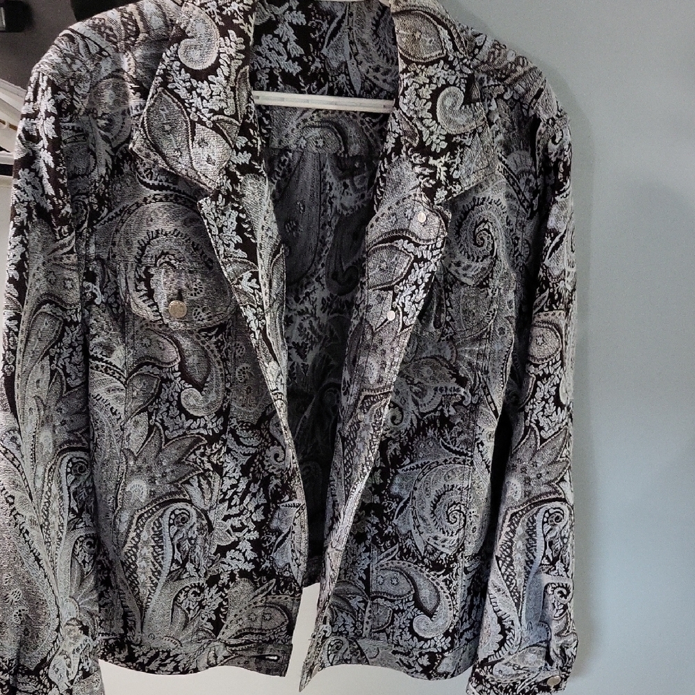 Elegant Paisley Women's Blazer